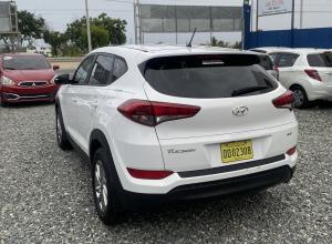 Hyundai Tucson SE