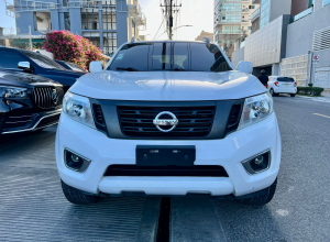 Nissan Frontier LE