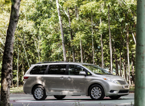 Toyota Sienna LE