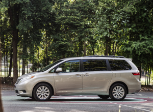 Toyota Sienna LE