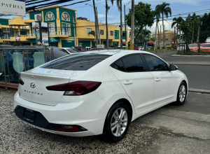 Hyundai Elantra SE