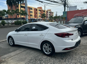 Hyundai Elantra SE