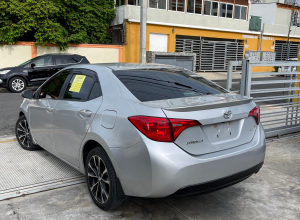 Toyota Corolla SE Saloon