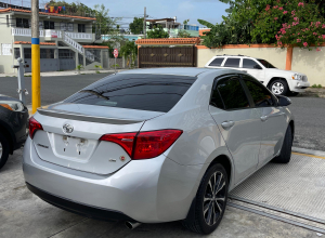 Toyota Corolla SE Saloon