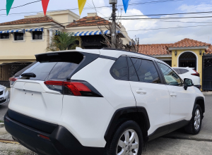 Toyota RAV4 LE