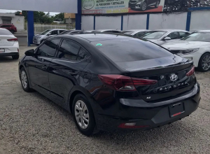 Hyundai Elantra SE