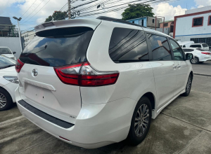 Toyota Sienna XLE