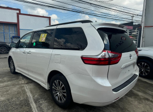 Toyota Sienna XLE