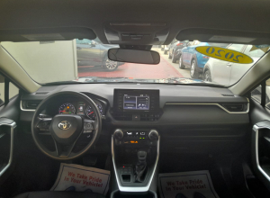 Toyota RAV4 LE