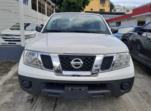 Nissan Frontier LE