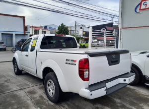 Nissan Frontier LE