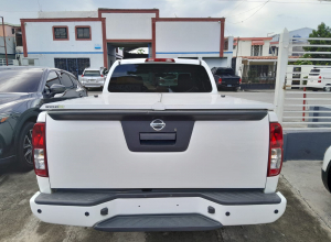 Nissan Frontier LE