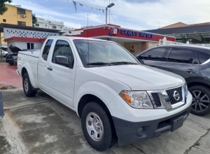 Nissan Frontier LE