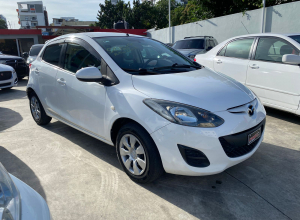 Mazda Demio Básico