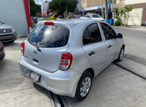 Nissan March Básico