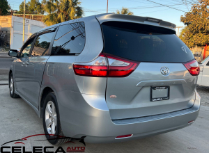 Toyota Sienna LE