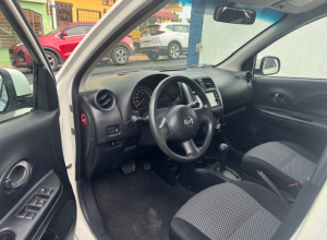 Nissan March Básico