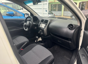Nissan March Básico