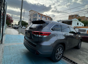 Toyota Highlander SE