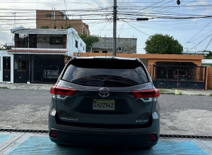 Toyota Highlander SE