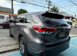 Toyota Highlander SE