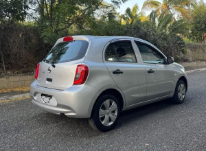 Nissan March Básico