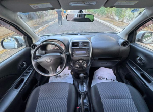 Nissan March Básico