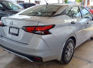 Nissan Versa SE