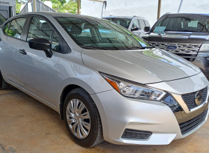 Nissan Versa SE