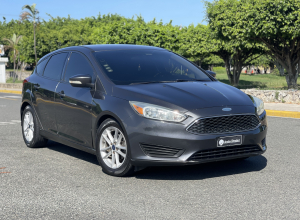 Ford Focus SE Hatchback