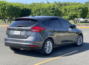 Ford Focus SE Hatchback
