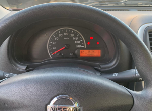 Nissan March Básico