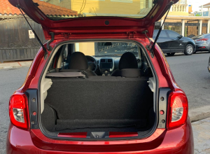 Nissan March Básico