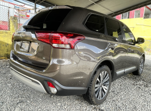 Mitsubishi Outlander SE