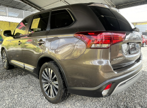 Mitsubishi Outlander SE
