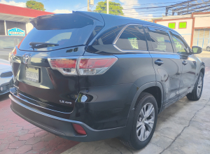 Toyota Highlander LE