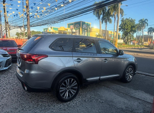 Mitsubishi Outlander SE