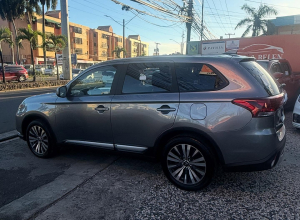 Mitsubishi Outlander SE