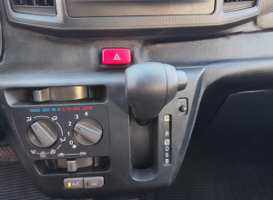 Daihatsu Mira Básico