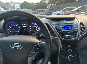 Hyundai Elantra SE