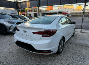 Hyundai Elantra Basico