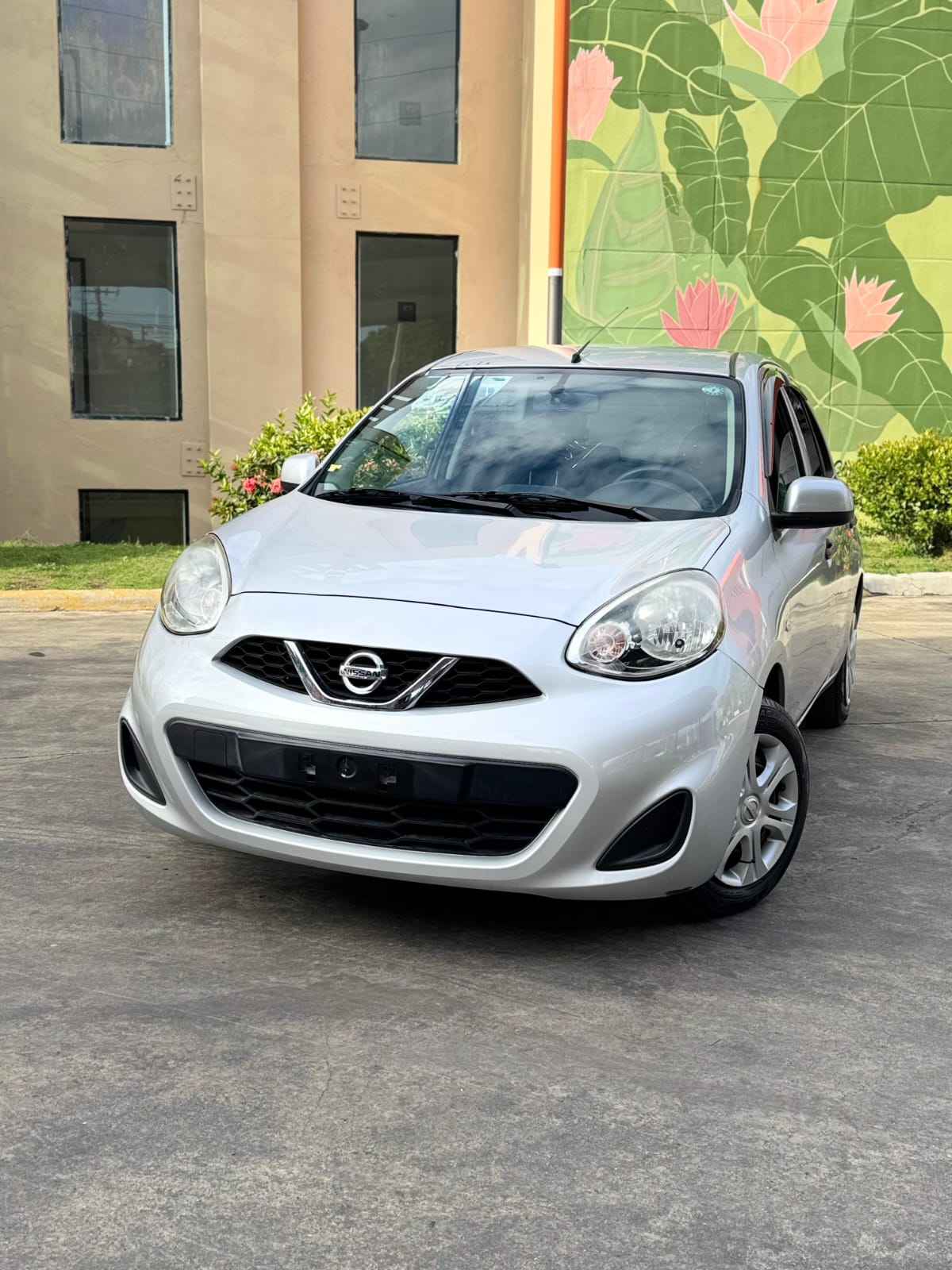 Nissan March Básico