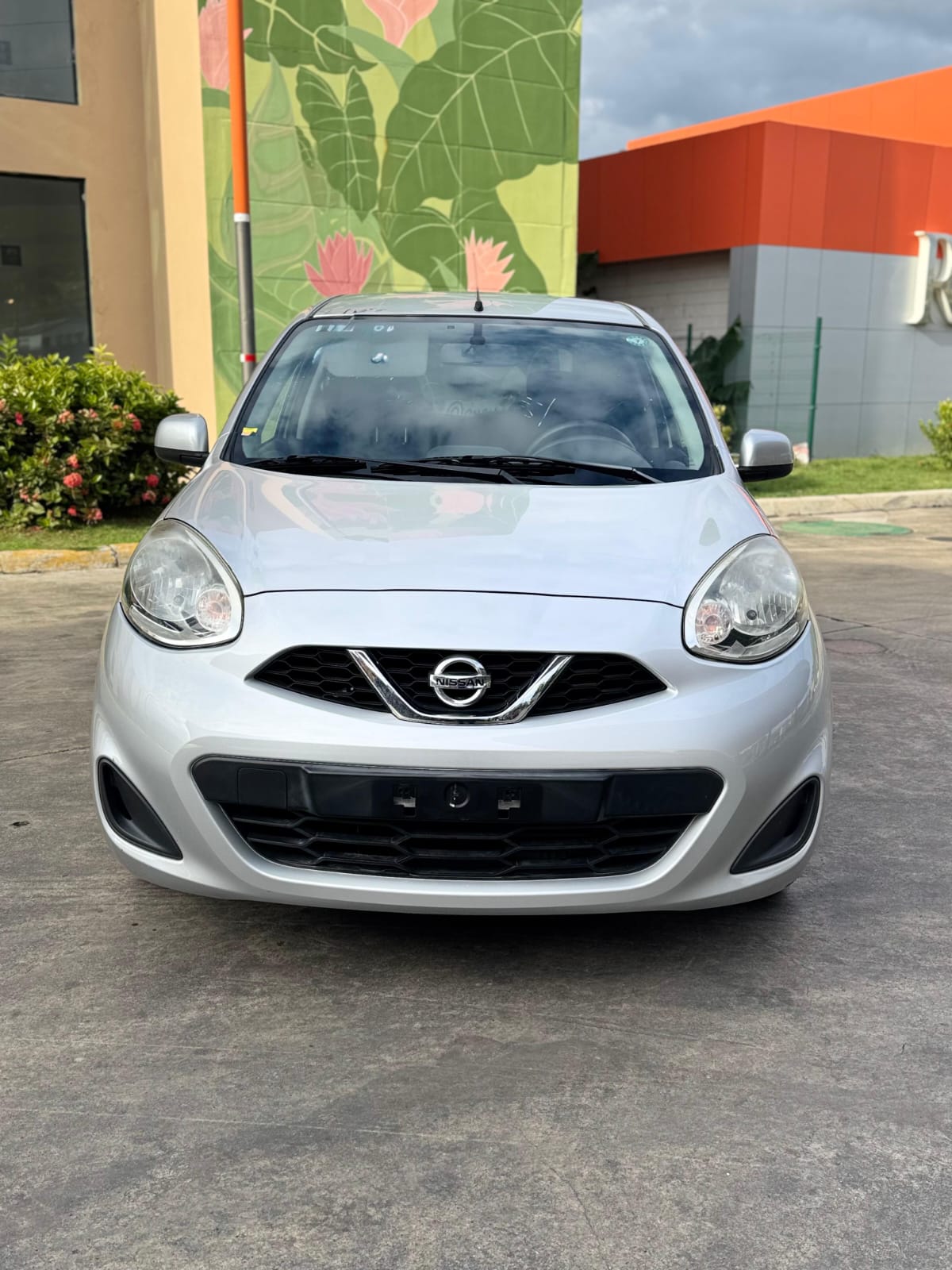 Nissan March Básico