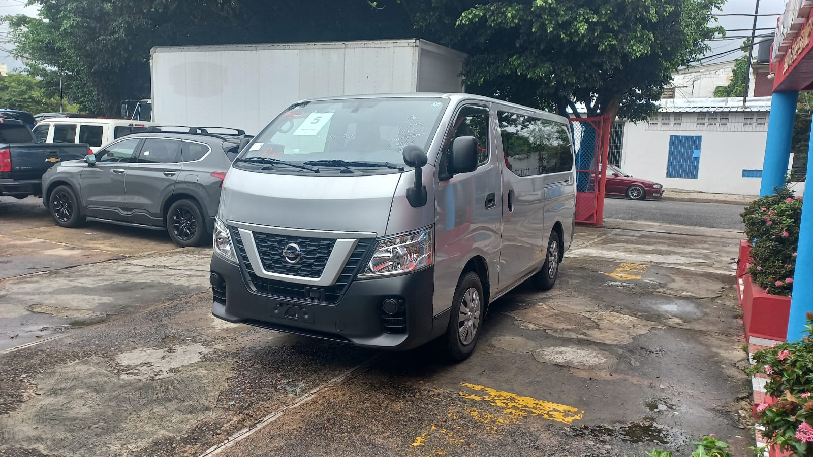 Nissan NV 350