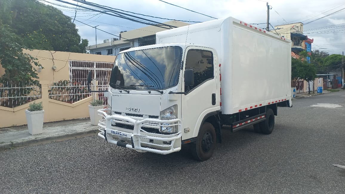 Isuzu NPR Furgon