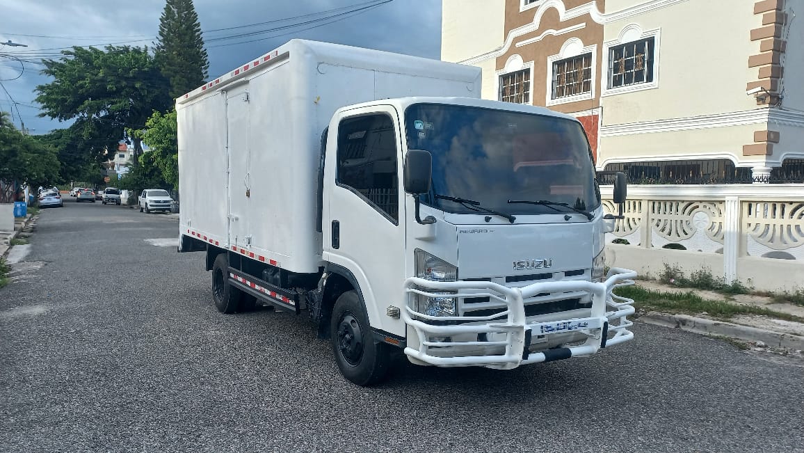 Isuzu NPR Furgon