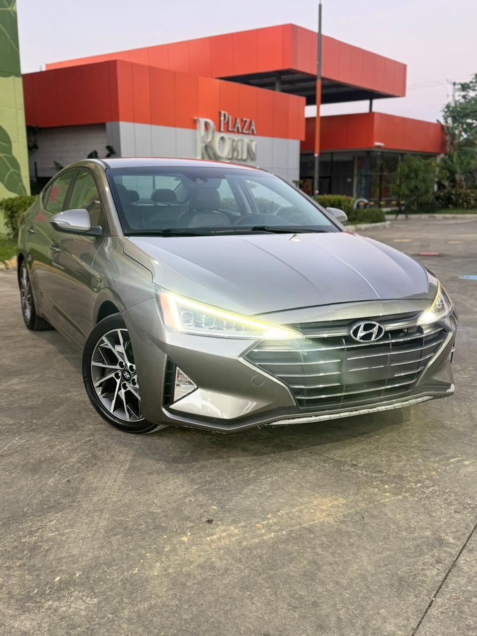 Hyundai Elantra Limited