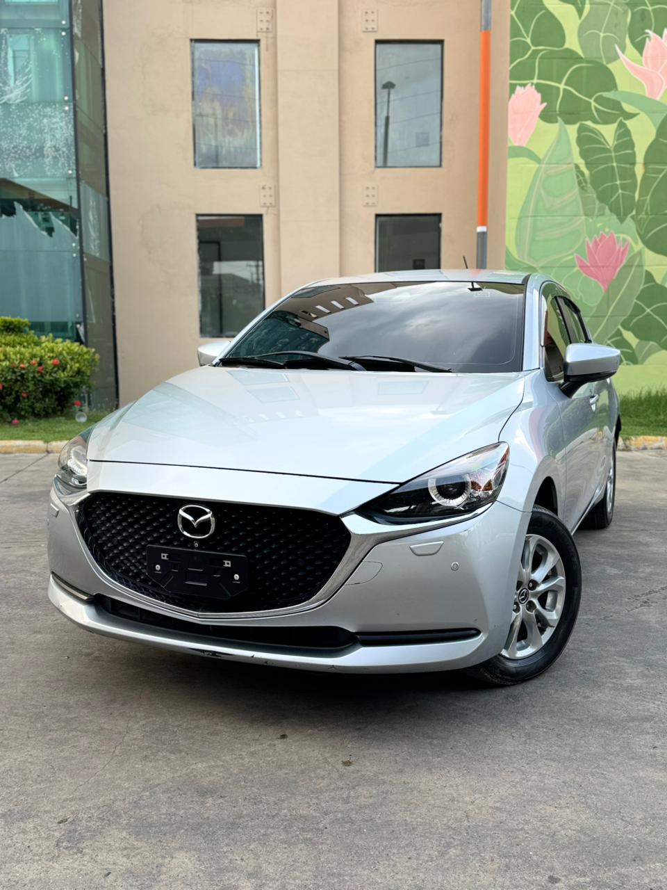 Mazda 2 Básico