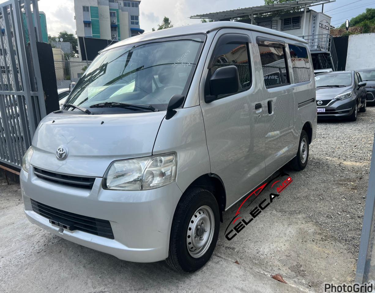 Toyota Town Ace Basico